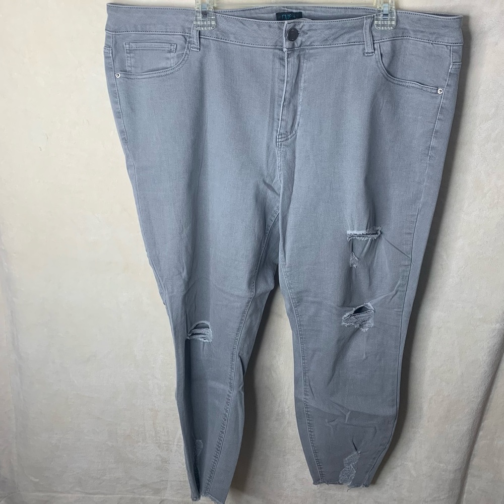 Rue21 Distressed Gray Cropped Jeans NWOT